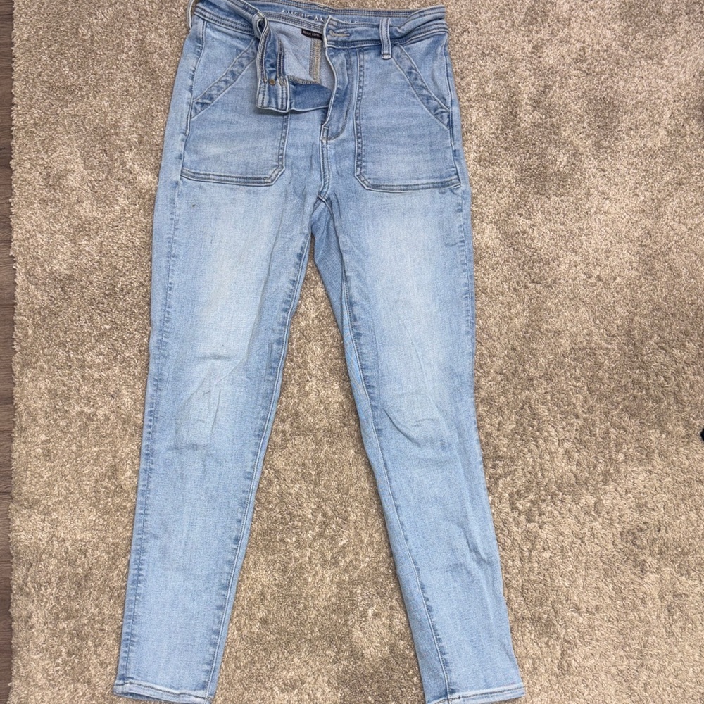 American Eagle Light Wash High-Rise Women’s Jeans